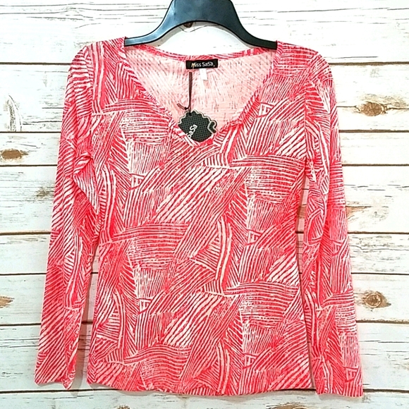 5/$30 🎀 Miss SaSa | Y2k Streetwear Athleisure Red Shirt - Picture 1 of 8